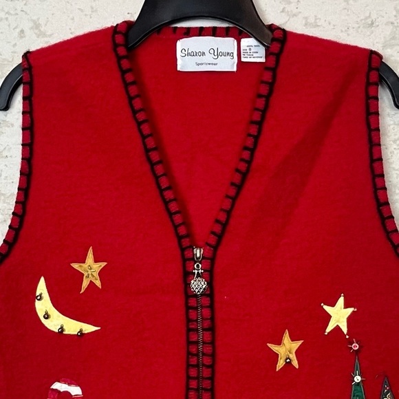 SHARON YOUNG Red Holiday Sweater Vest Small Trees Stars Elves Chalet - Picture 2 of 13
